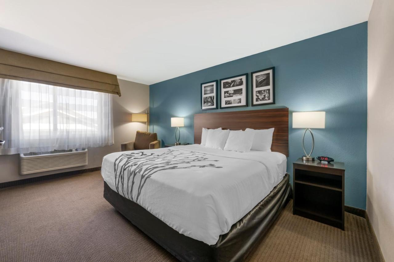 Sleep & I-70 Hotel 3*