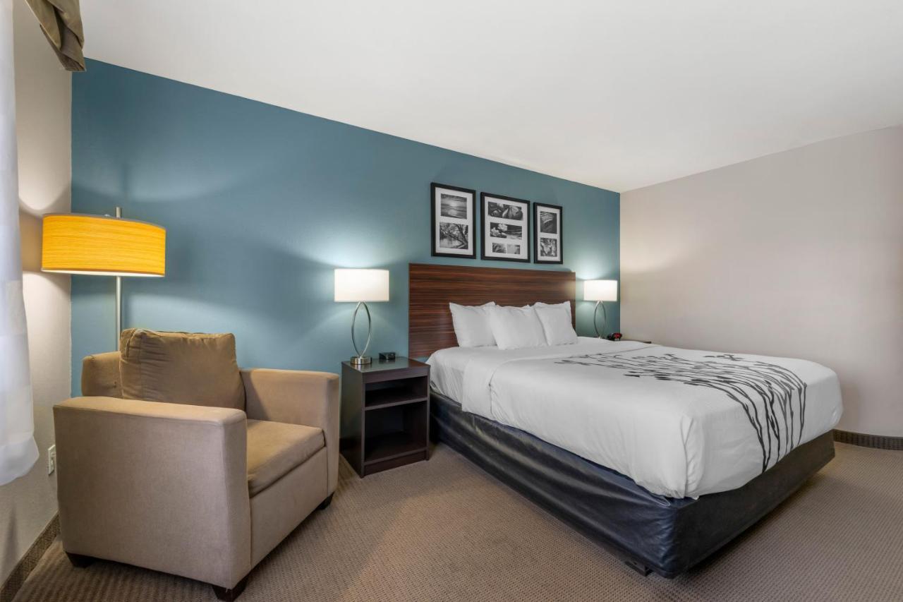 Sleep & I-70 Hotel 3*