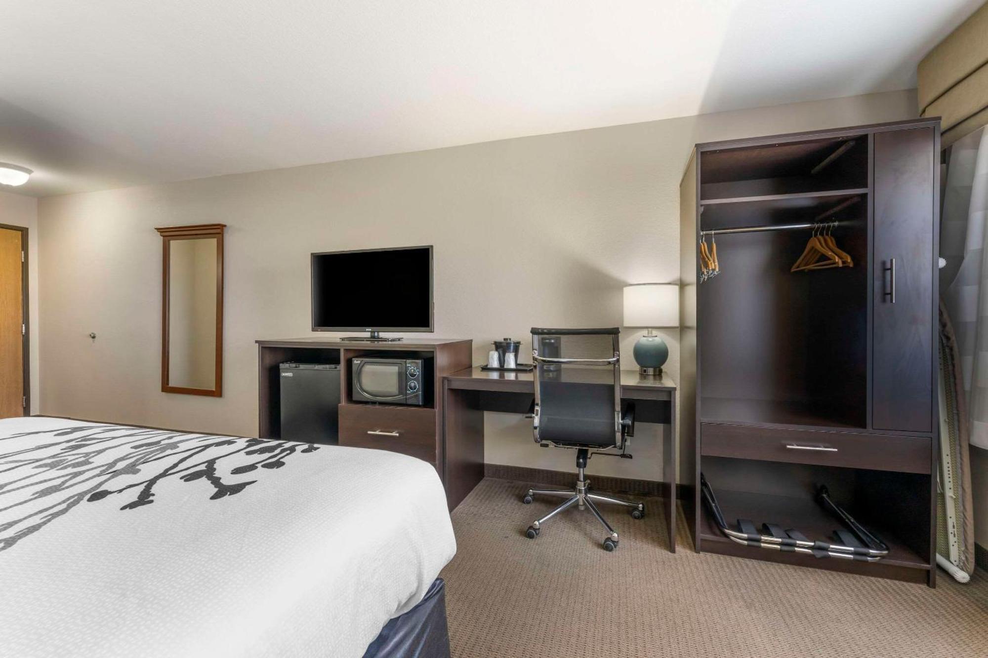 Hotel Sleep & I-70