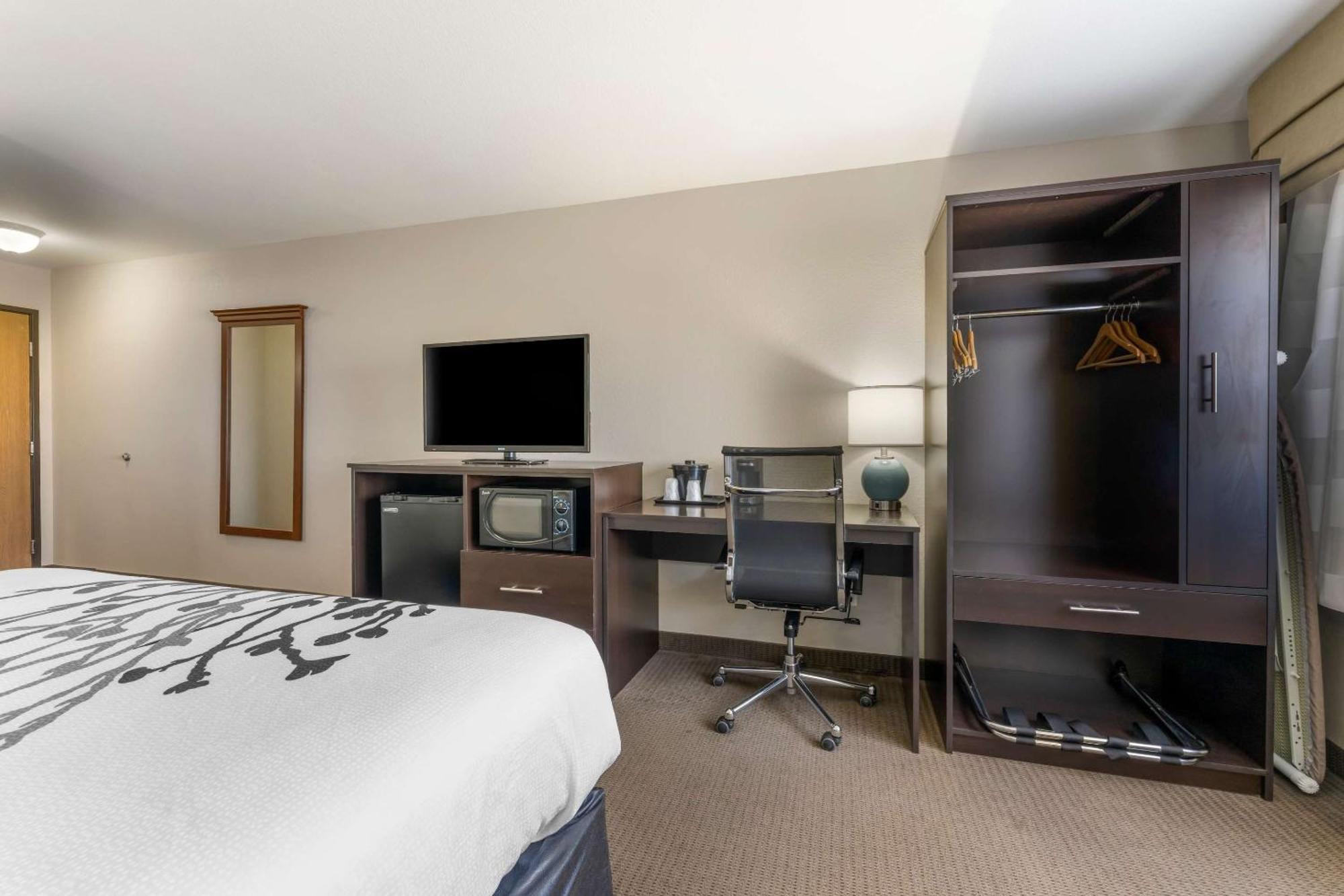 Hotel Sleep & I-70 3*