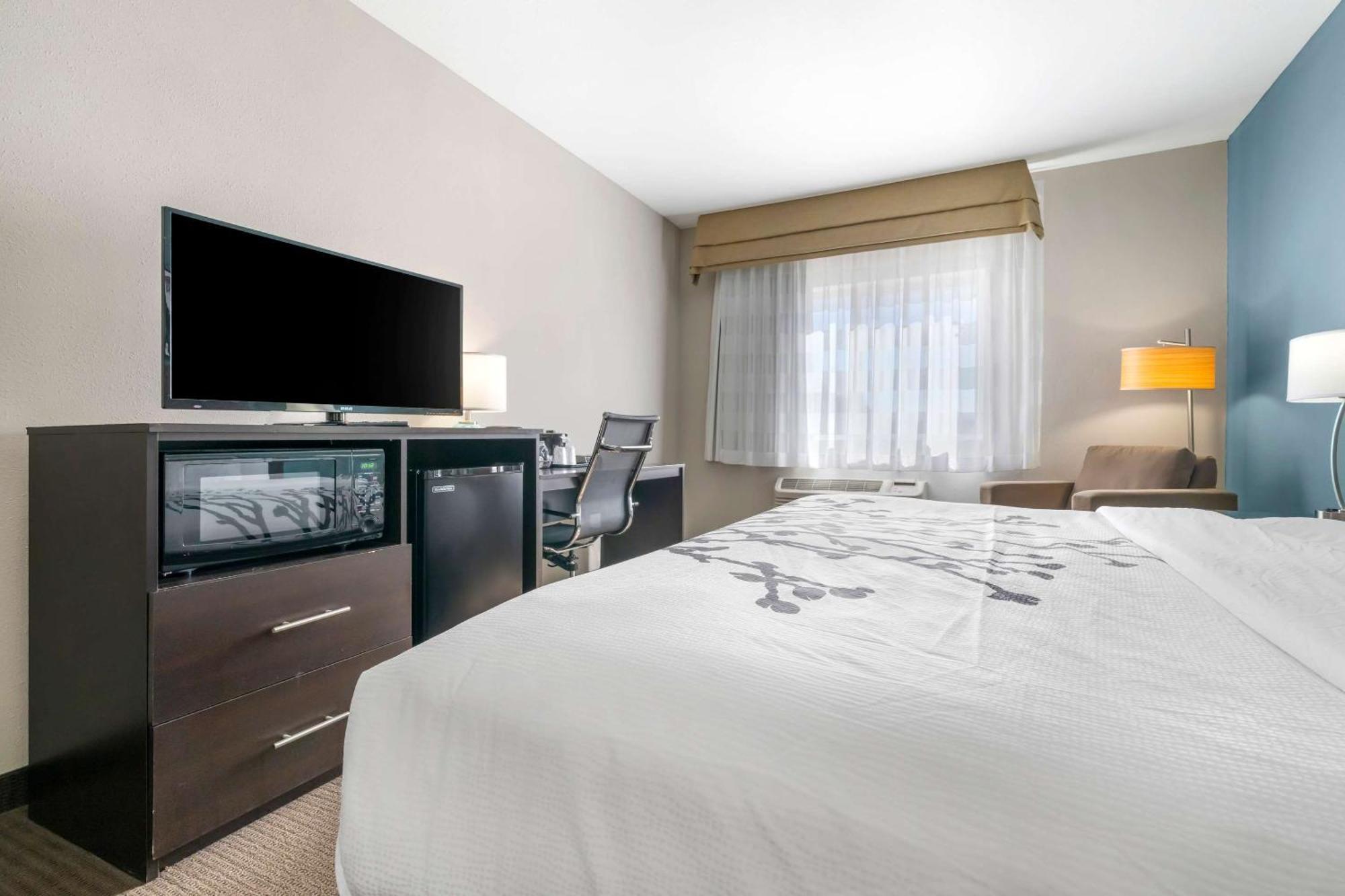 Hotel Sleep & I-70