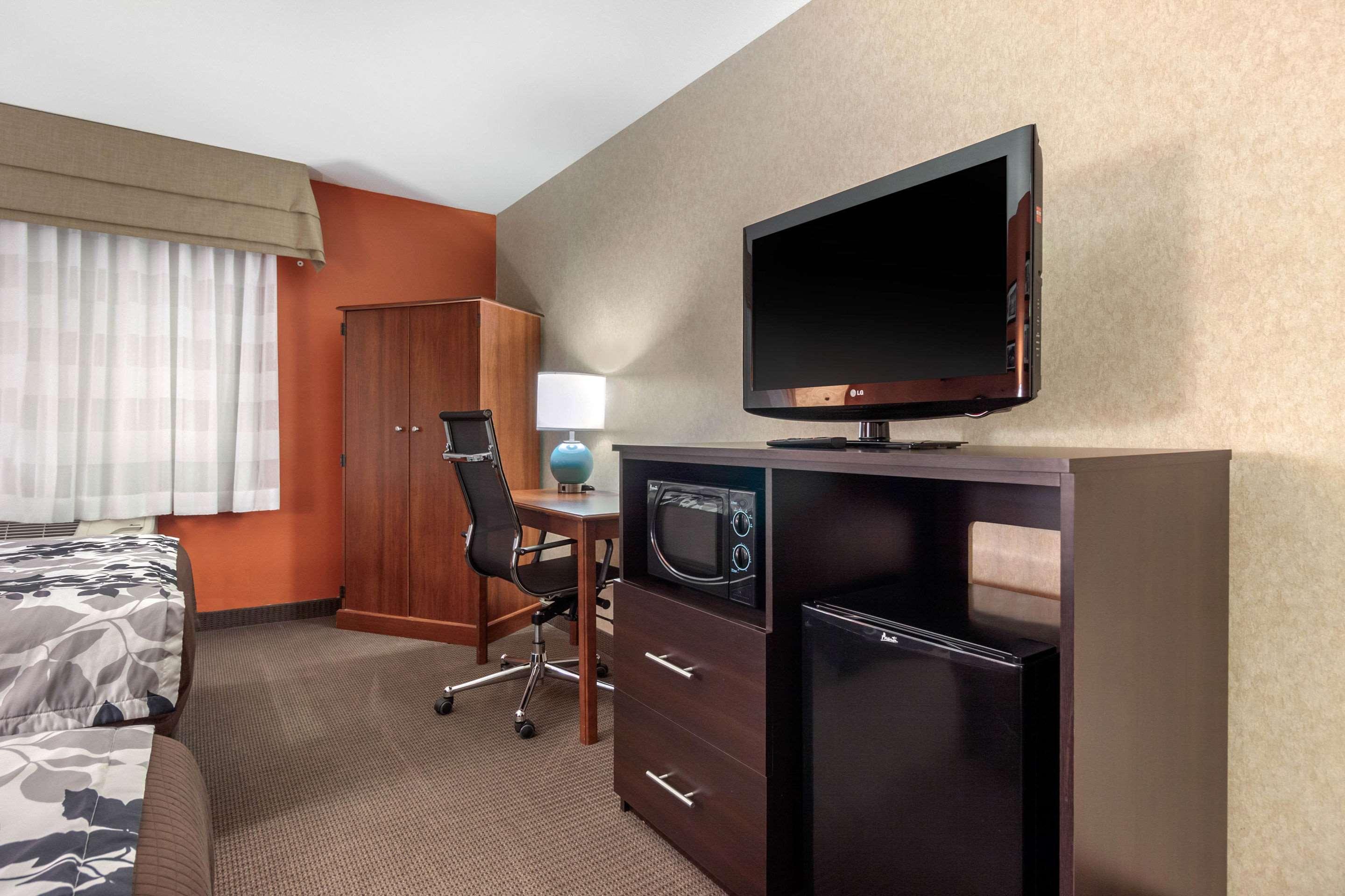 Hotel Sleep & I-70
