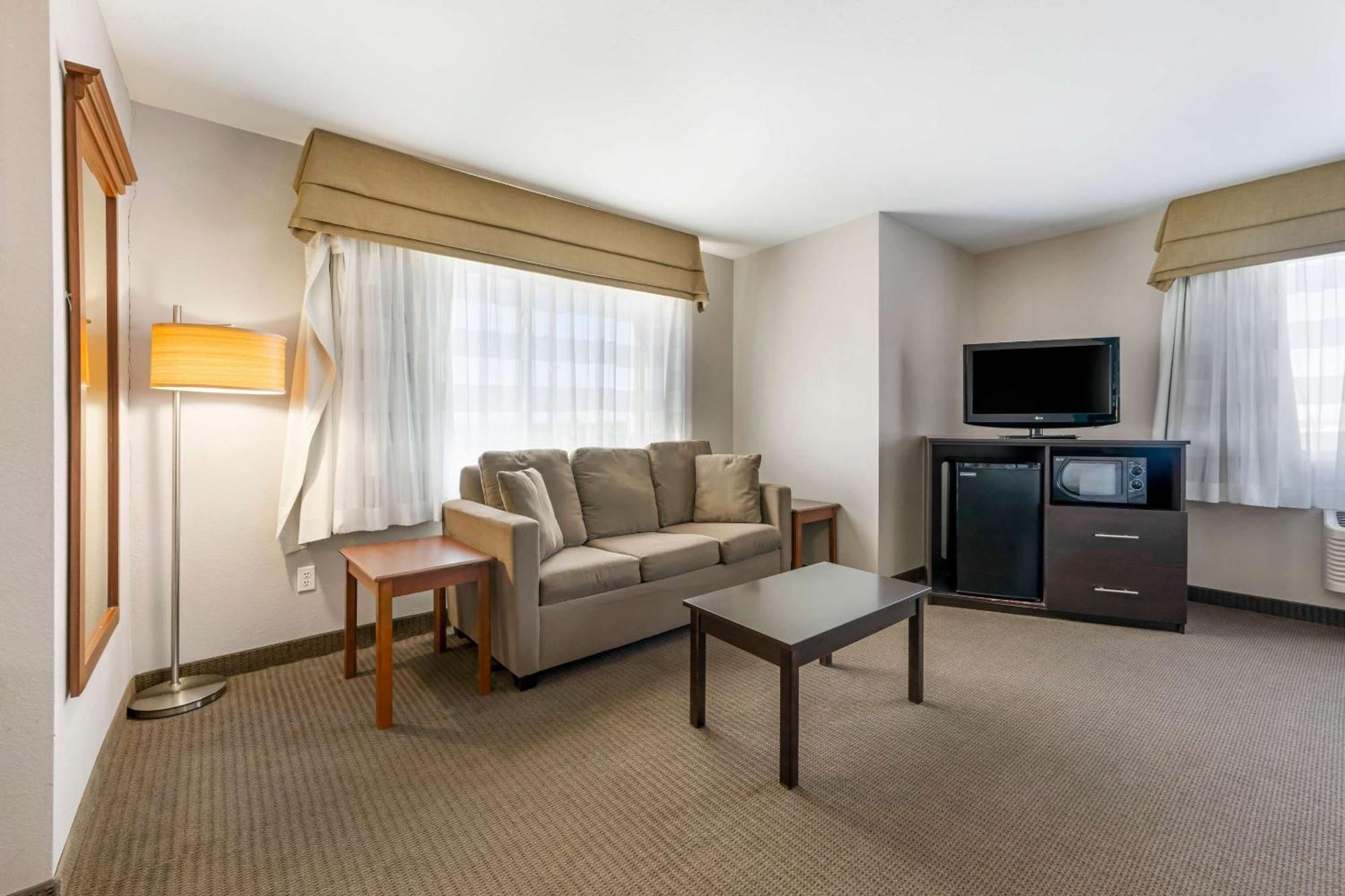 Hotel Sleep & I-70 3*